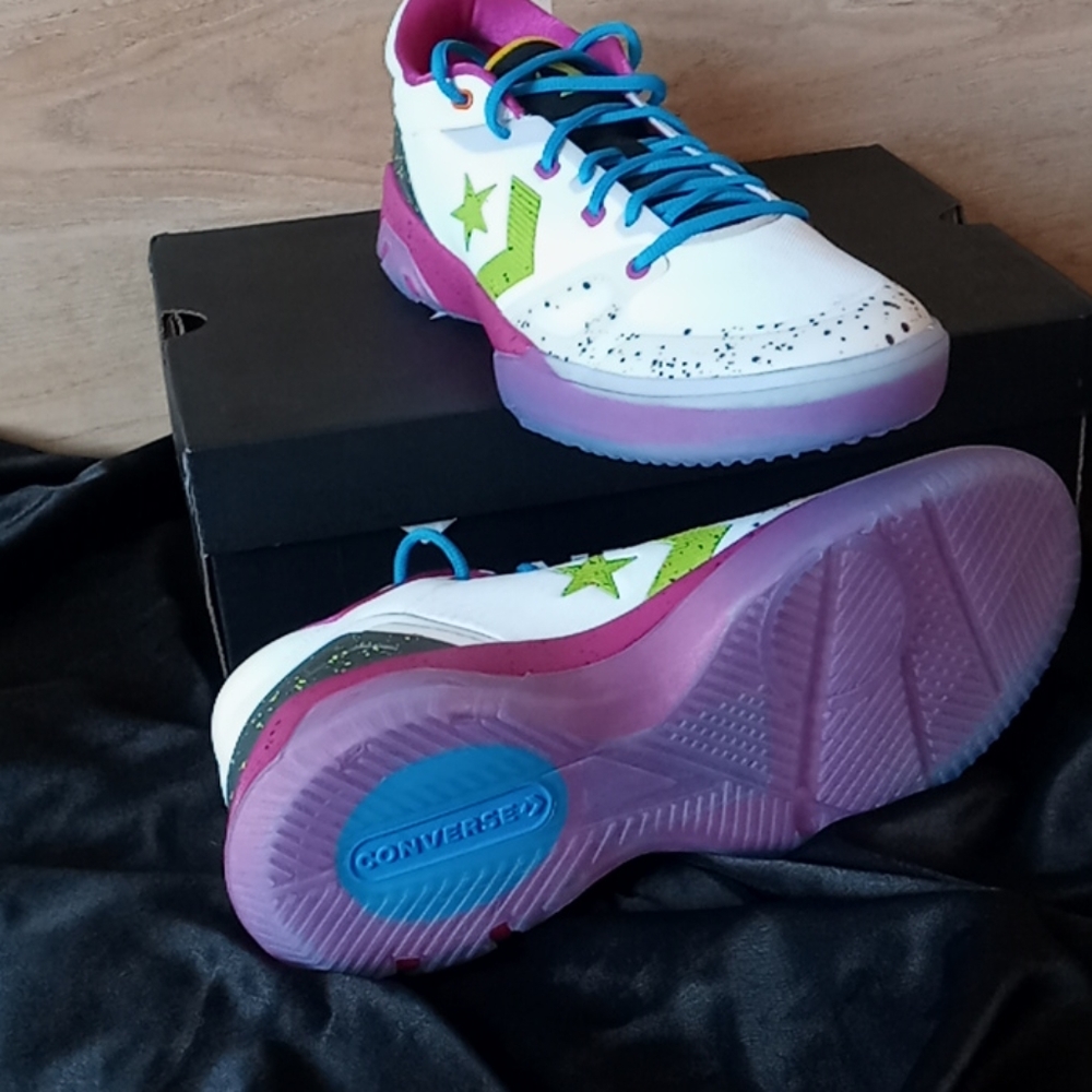 Converse - Picture 2 of 4